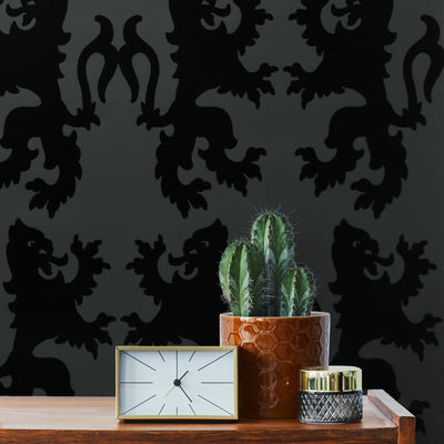 Griffons Flocked Wallpaper - Noir